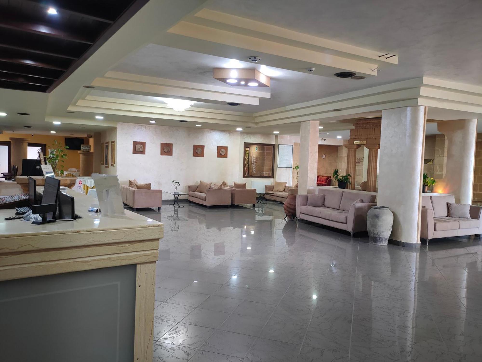 Grand Mose Hotel 4*